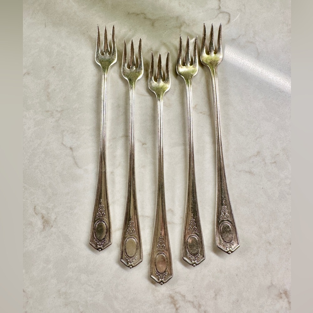 SET/5, ONEIDA, COMMUNITY PLATE, COCKTAIL/SEAFOOD 6” FORKS.
